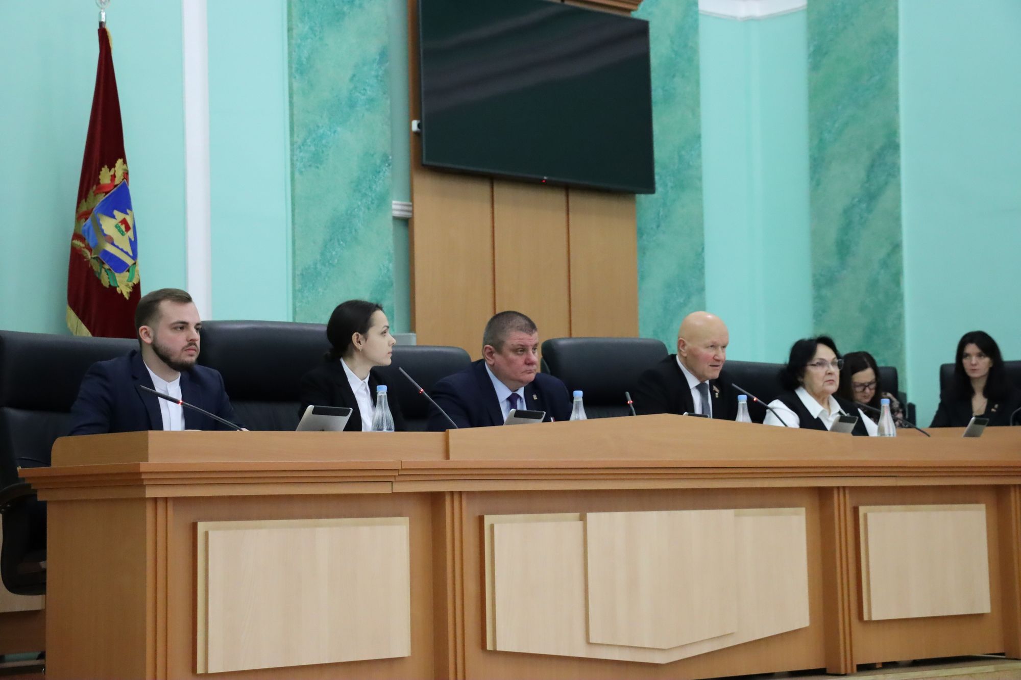 Членам Молодежного парламента Брянской области VIII созыва вручили удостоверения