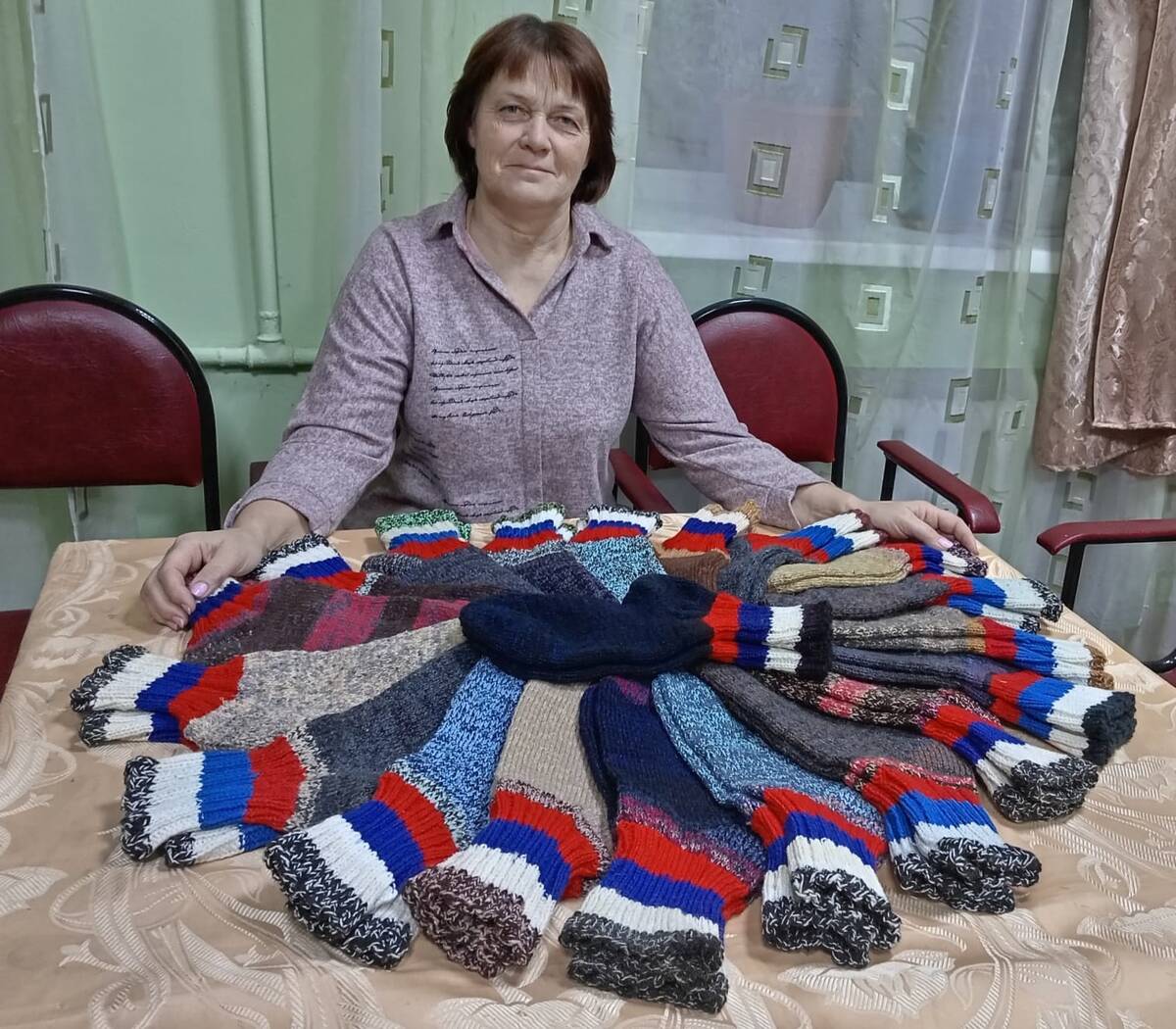 Погарские мастерицы создали тёплые подарки для участников специальной военной операции