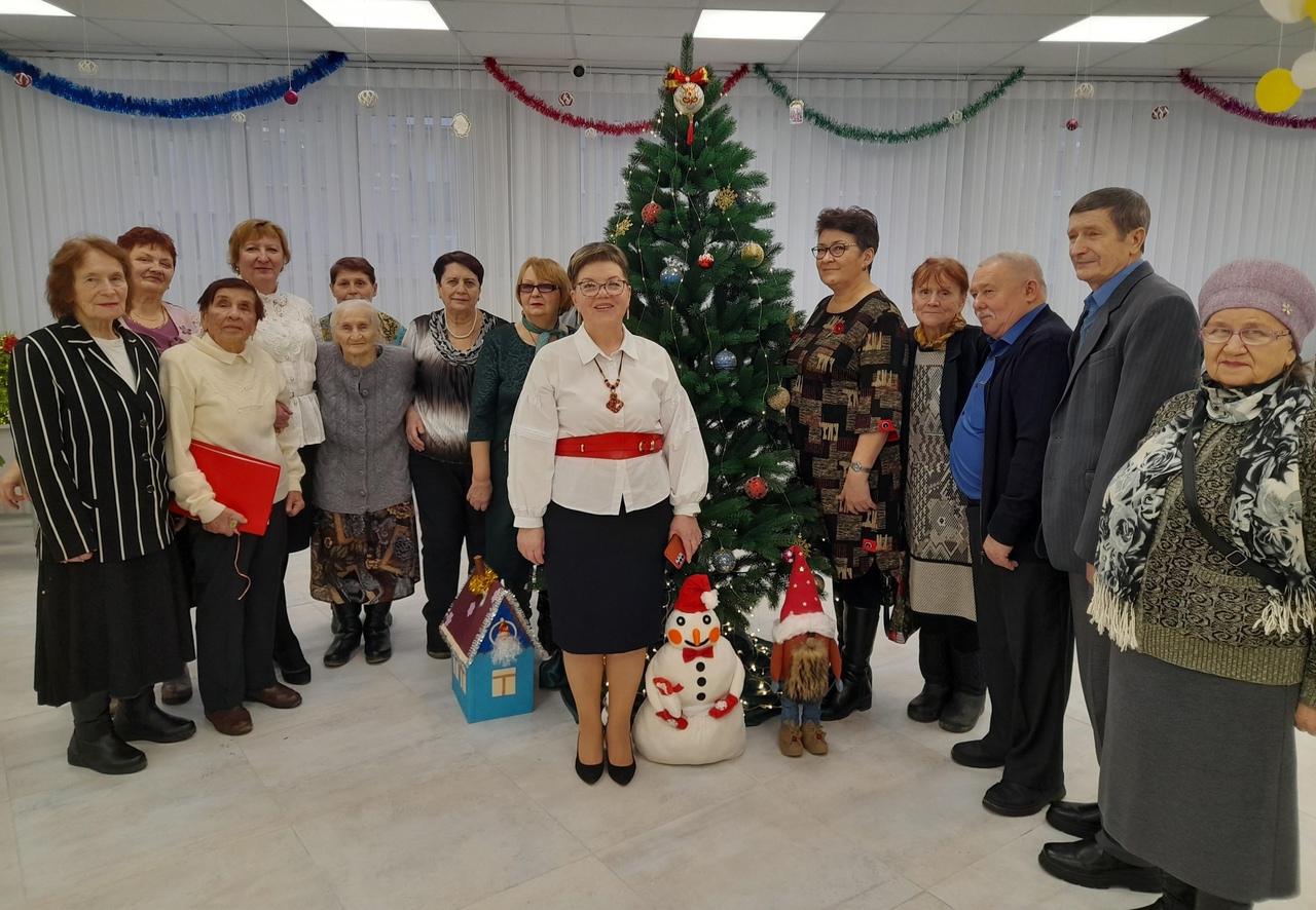 В Суражской районной межпоселенческой библиотеке прошло первое заседание клуба интересных возможностей «Встречи на Садовой»