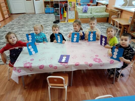 Для воспитанников Дубровского детского сада №4 состоялось мероприятие, посвященное Дню рождения Снеговика