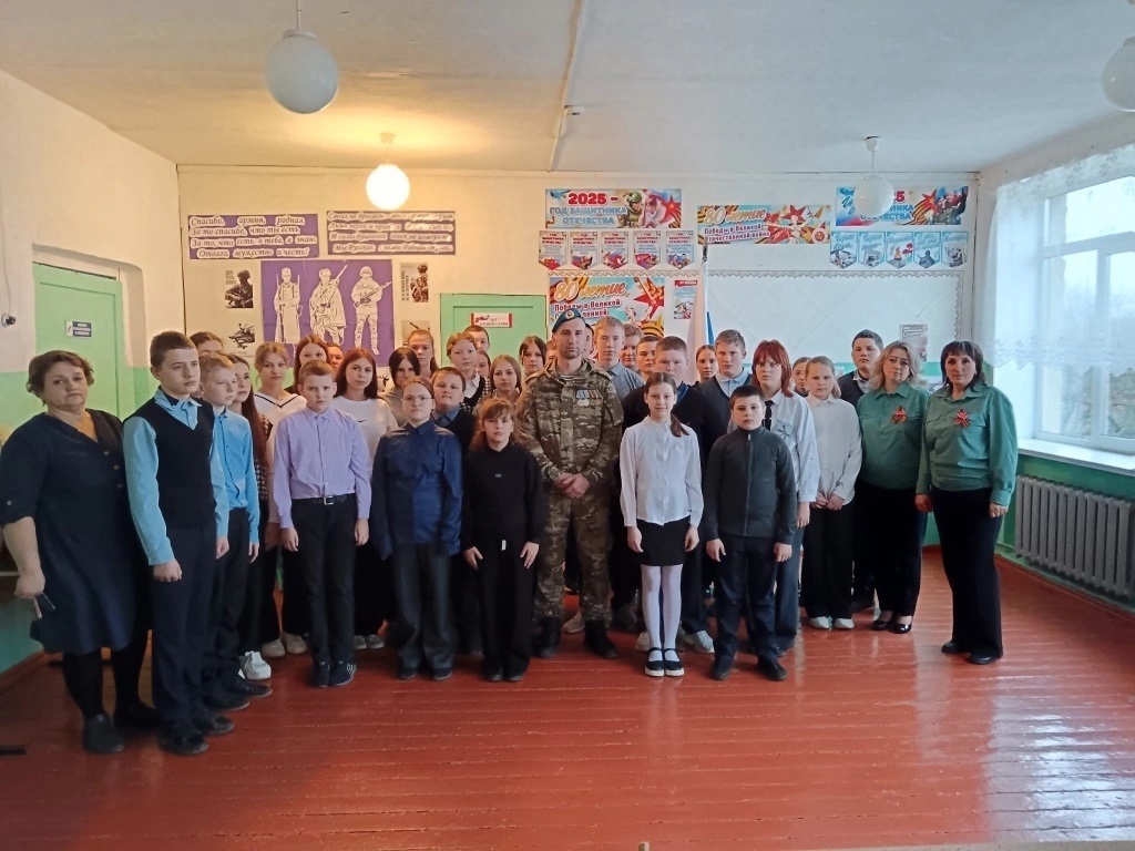 В Нивнянской школе Суражского района  прошла классная встреча с участником специальной военной операции