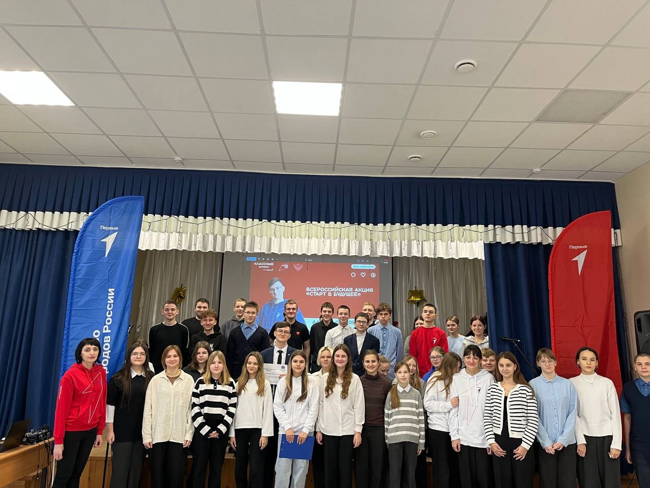 На базе Суражской детской школы искусств прошла классная встреча со студентом педагогического колледжа имени А.С. Пушкина Данилой Федорина.