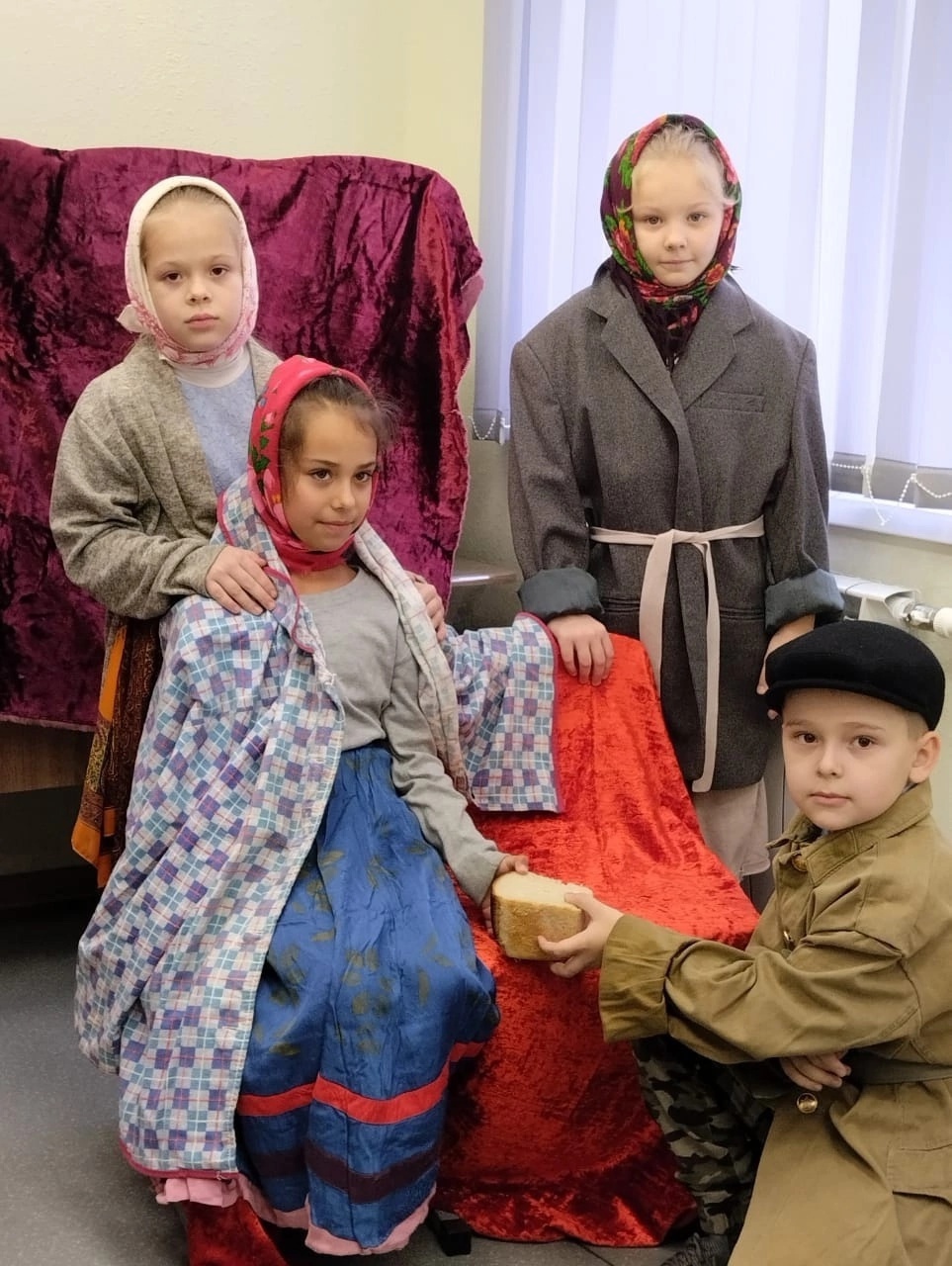 Театральный кружок «Весёлая семейка» представил постановку «Маленькие дети большой войны»