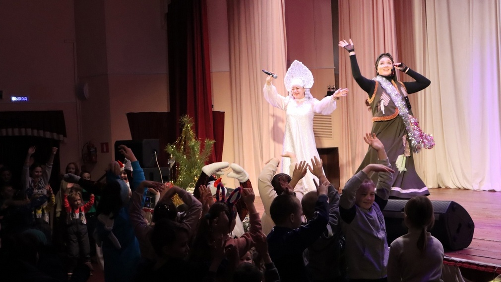 Ребята из Стародуба Брянской области побывали на постановке «Проделки Бабы Яги»