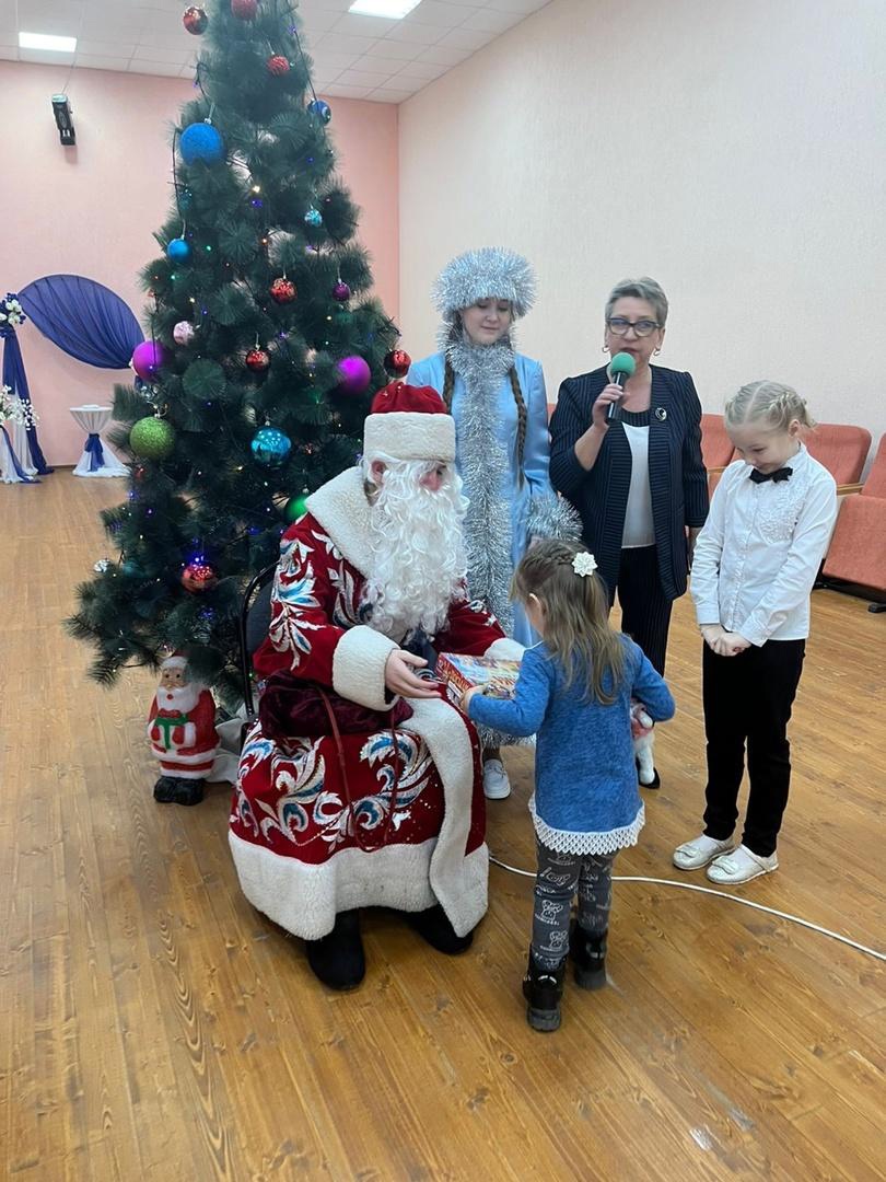 Общегородской утренник прошел в Суражском районном Центре культуры