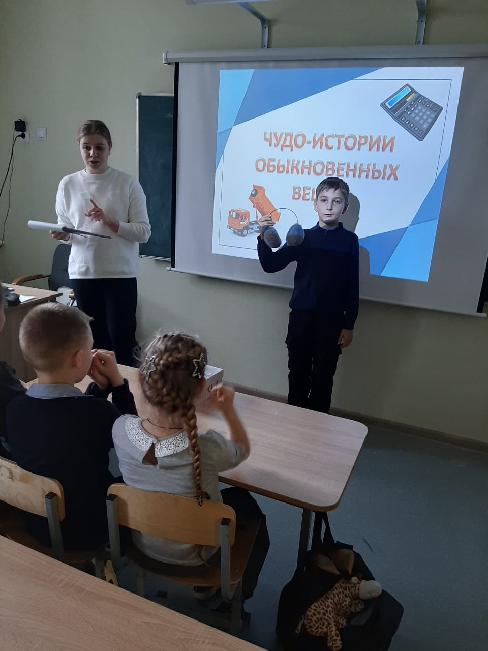 В Суражской городской детской библиотеке прошел познавательный час «Чудо-истории детских изобретений».