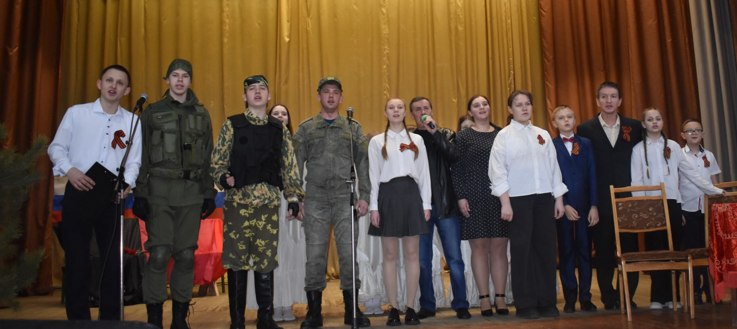 В районном центре культуры состоялось торжественное открытие Года защитника Отечества, 80-летия Победы и Года мира и единства в борьбе с нацизмом