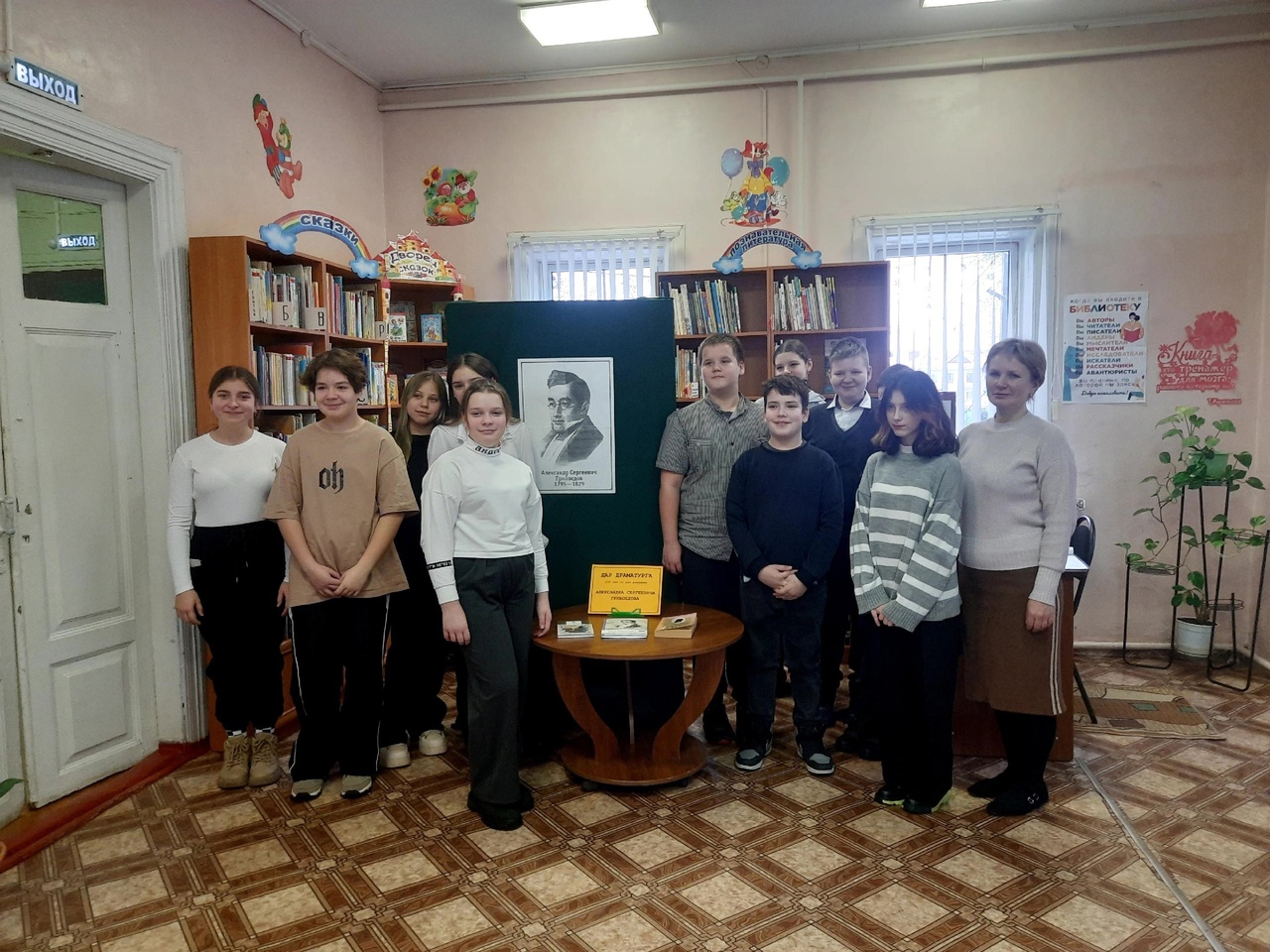 В Суражской городской детской библиотеке прошел литературный час «Дар драматурга»