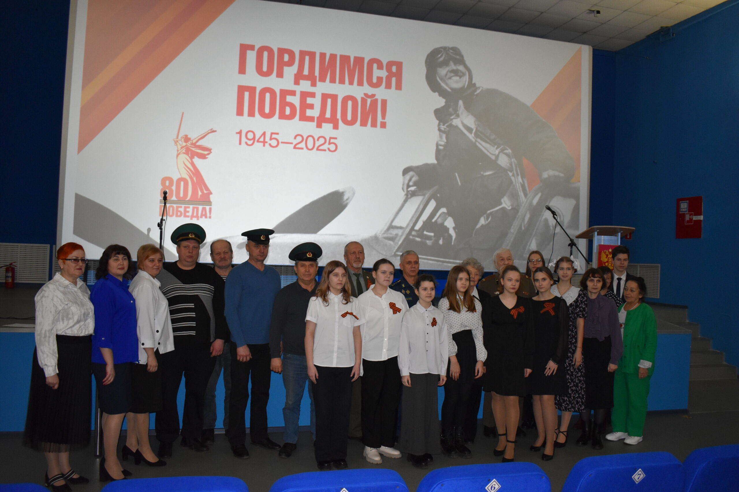 В Суражском городском  центре культуры прошло торжественное мероприятие, посвященное открытию Года  защитника Отечества.