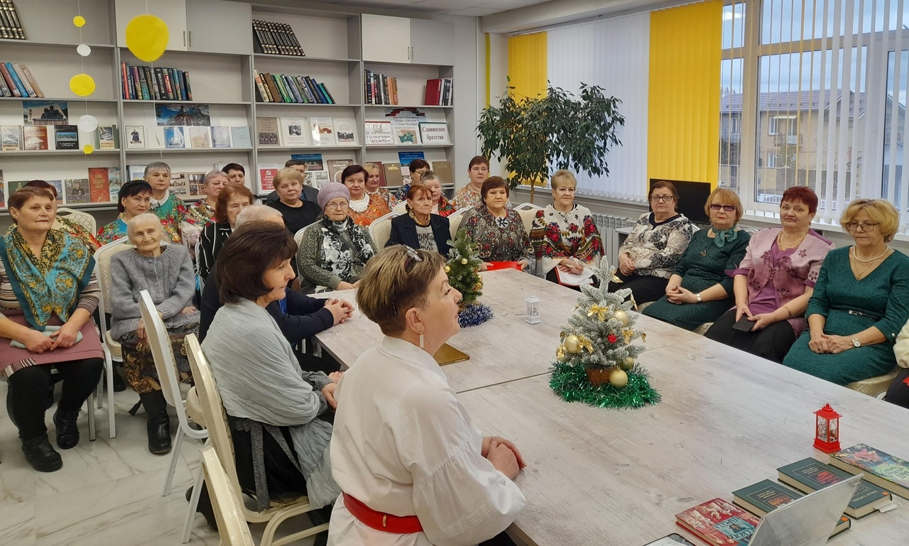 В Суражской районной библиотеке прошло первое заседание клуба интересных возможностей «Встречи на Садовой»