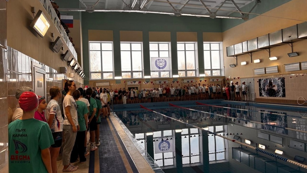 В городе Дятьково Брянской области проходит турнир по плаванию, посвящённый Рождеству.