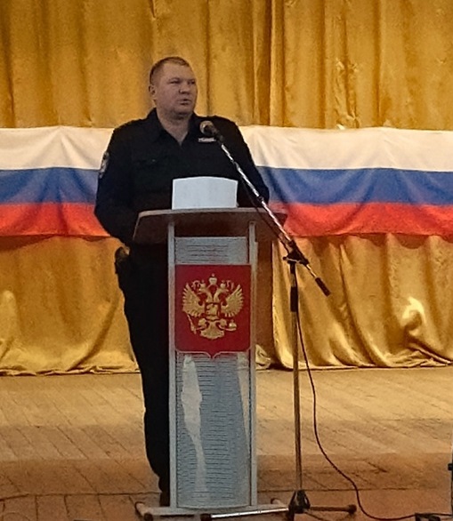 Со студентами Суражского педагогического колледжа встретился старший участковый уполномоченный полиции МО МВД России «Унечский» ОП «Суражский» А.Ю Мишин