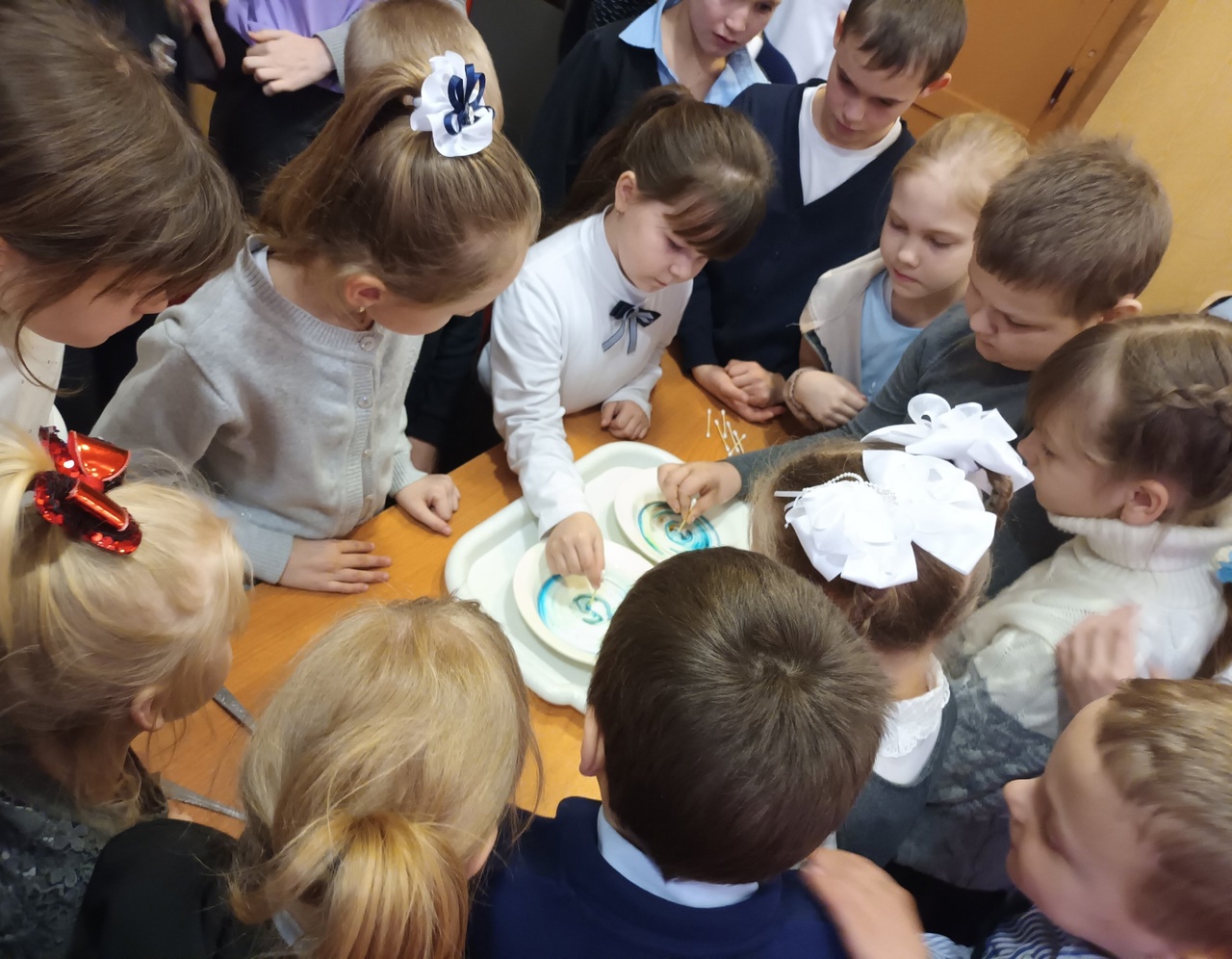 В преддверии Дня науки для обучающихся начальных классов Влазовичской школы была проведена познавательная игра «Хочу всё знать».