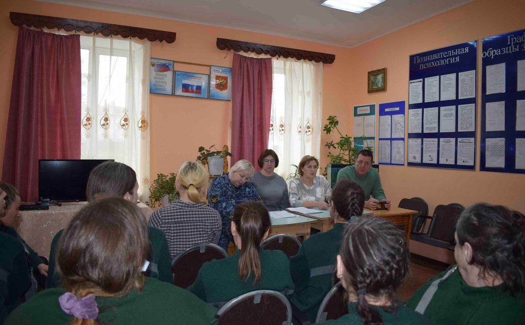 Специалисты Центра занятости населения Суражского района провели ярмарку вакансий в колонии-поселении №3 УФСИН по Брянской области для осужденных, которые готовятся к освобождению.