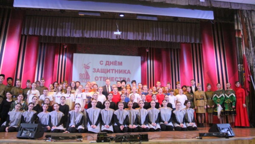 На праздничном концерте в Карачеве спели песню, посвящённую «БАРС – Брянск»