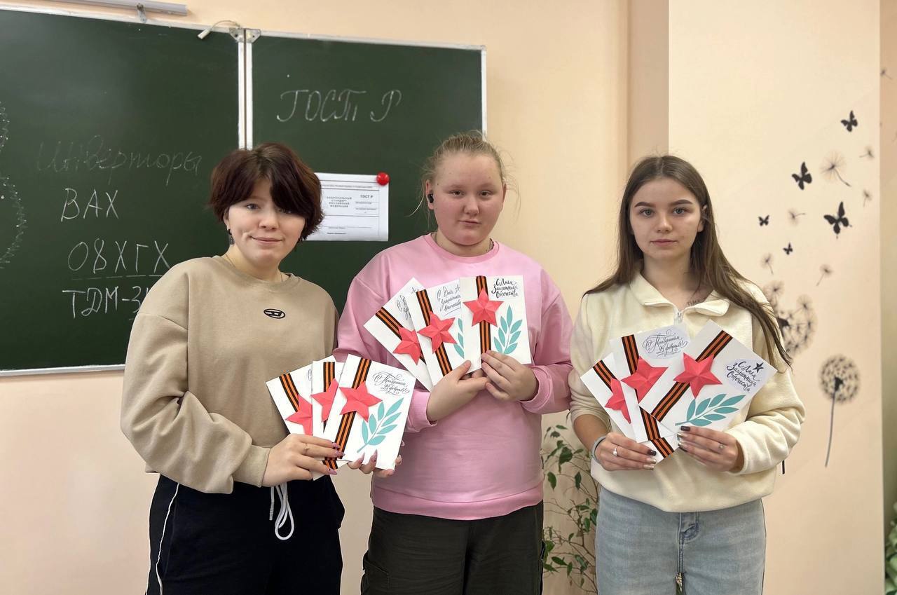 По инициативе волонтеров Победы в Суражском промышленно-аграрном техникуме прошел сбор гуманитарной помощи для наших защитников