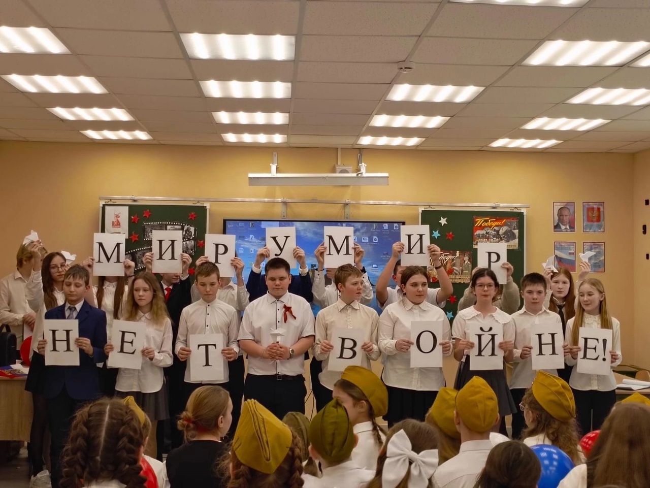 ️В преддверии праздника Дня защитника Отечества в Суражской школе N2 состоялся конкурс патриотической песни «Честь и верность во славу Отечества»