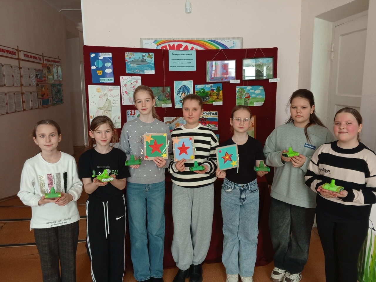 Обучающиеся детских объединений Суражского центра детского творчества сделали  подарки для любимых пап