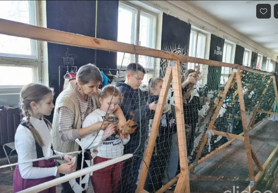 Обучающиеся центра детского творчества города Суража посетили штаб волонтёров группы «Поможем вместе 32 Сураж»