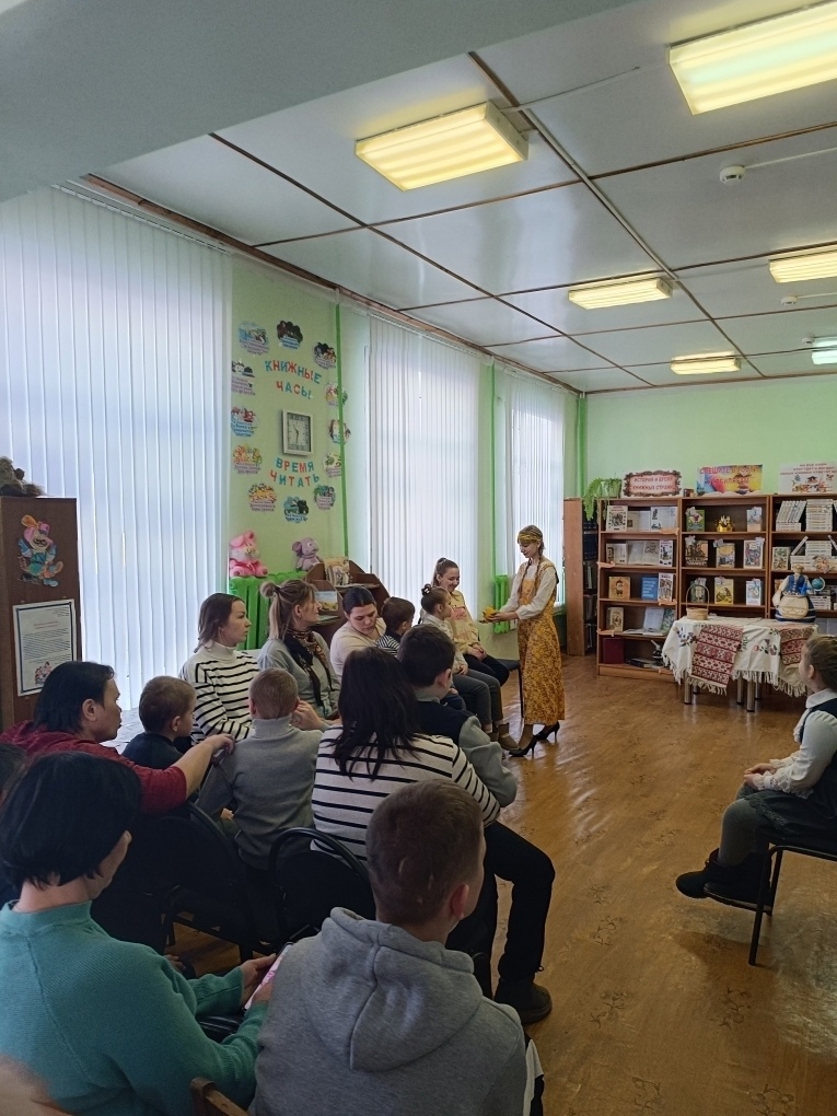 В Суражской городской детской библиотеке прошло интерактивное занятие «Солнечная сказка»