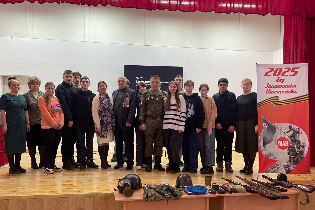 Патриотический десант побывал в гостях у Суражского промышленно-аграрного техникума