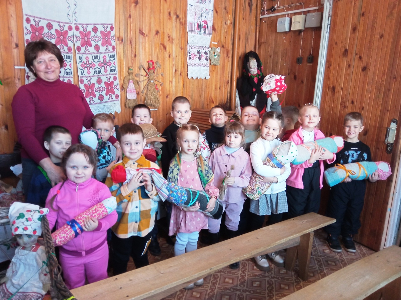 Ребята из детсада «Солнышко» побывали на экскурсии в Суражском краеведческом музее