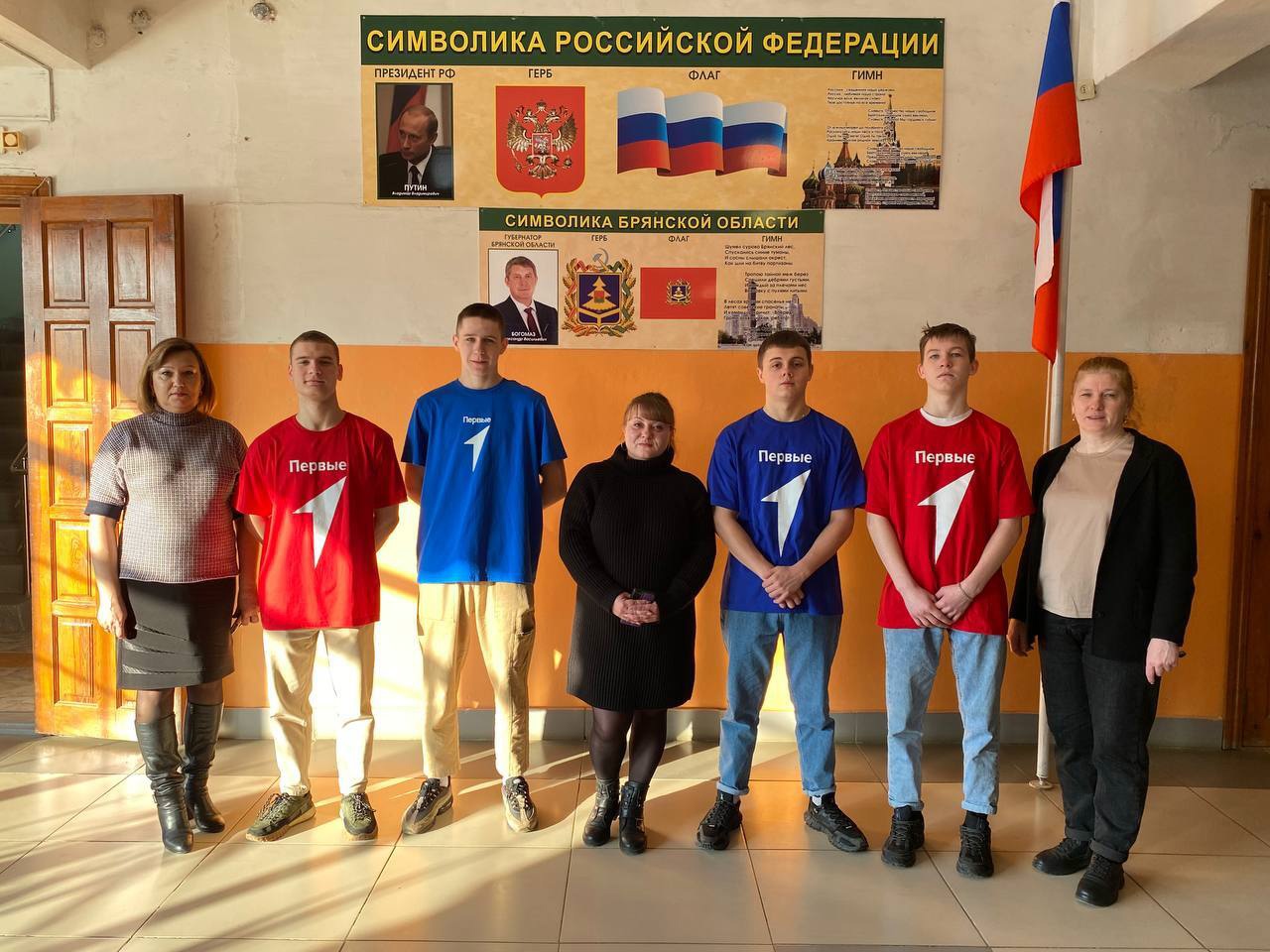 В Суражском промышленно-аграрном техникуме прошла встреча с лидером волонтерского движения «Поможем вместе 32 Сураж» 