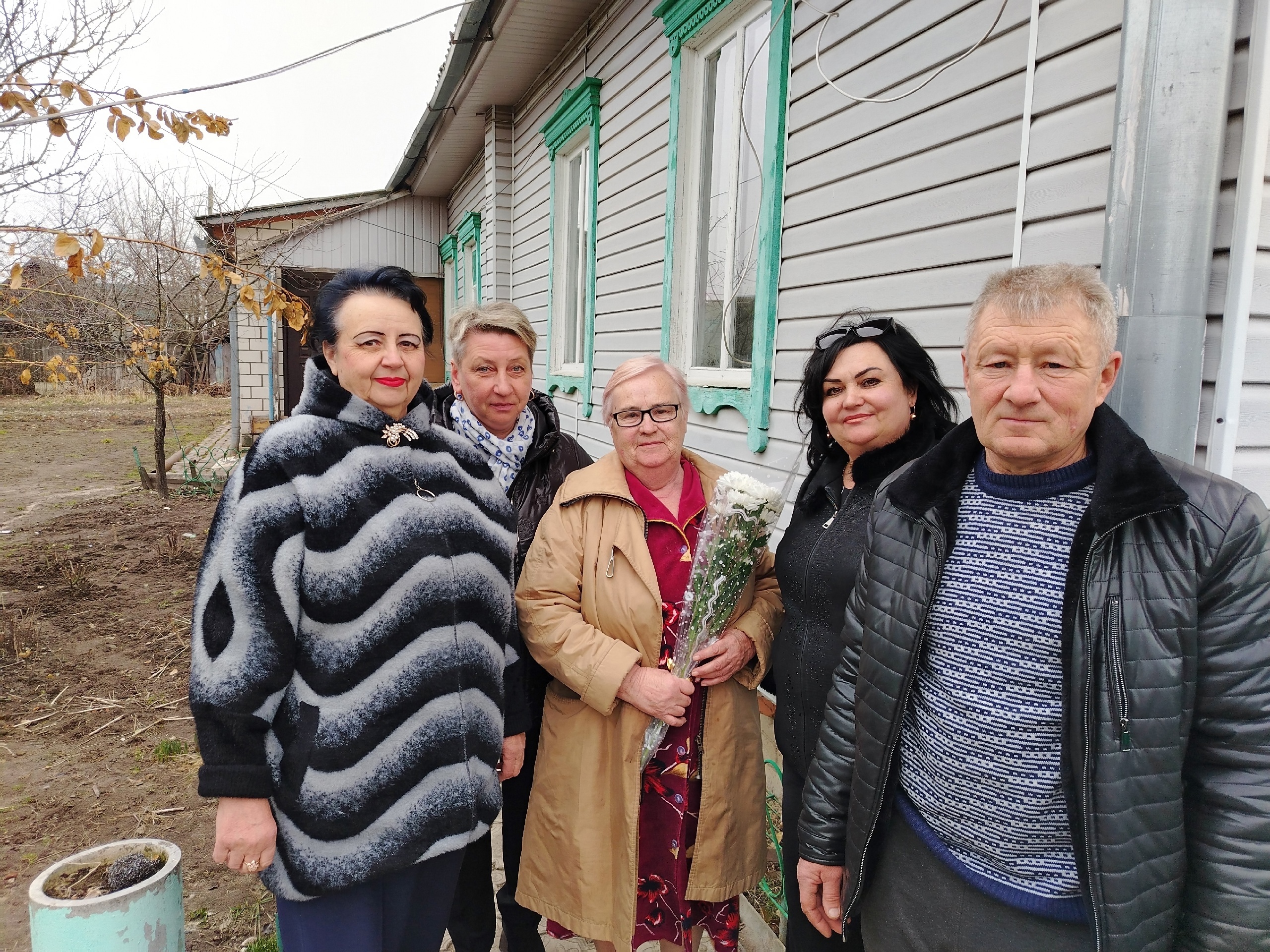Сотрудники Суражского районного Центра культуры  провели акцию «Поздравление ветерану культуры»