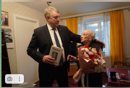 Губернатор Брянской области Александр Богомаз  вручил Нине Дмитриевне Евсеевой юбилейную медаль «80 лет Победы в Великой Отечественной войне 1941–1945 годов»