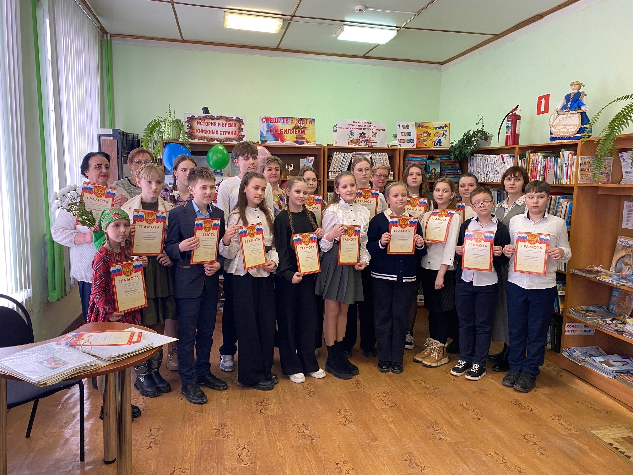 В Суражской городской детской библиотеке прошло открытие Недели детской книги -2025 «История с продолжением», посвященное 80-летию Великой Победы и Году защитника Отечества