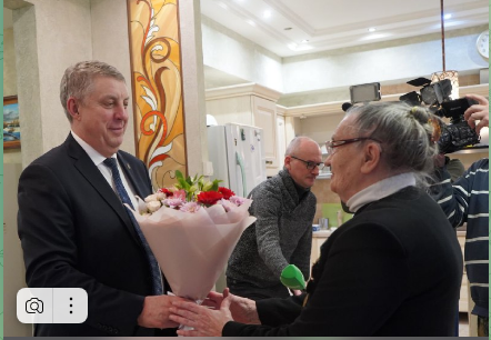 Брянскому ветерану Людмиле Самотесовой вручили юбилейную медаль 80-летия Победы