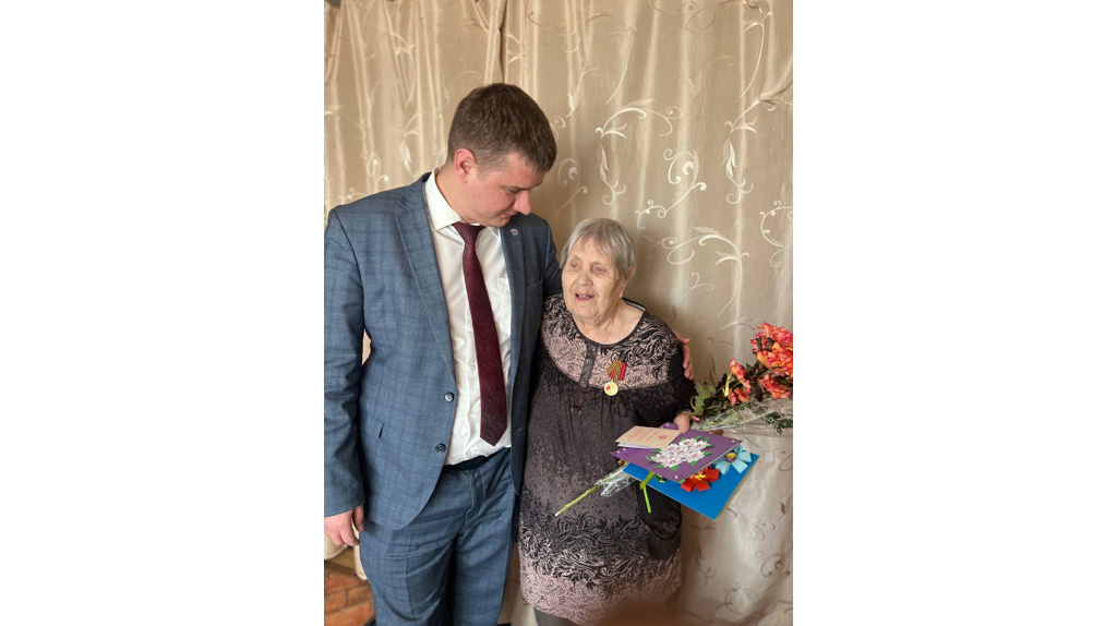 В честь 80-й годовщины Победы в Великой Отечественной войне ветеранам из Климова были вручены медали