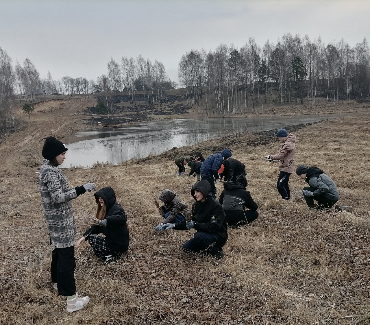 Учащиеся Ляличской средней школы оказали помощь предпринимателю