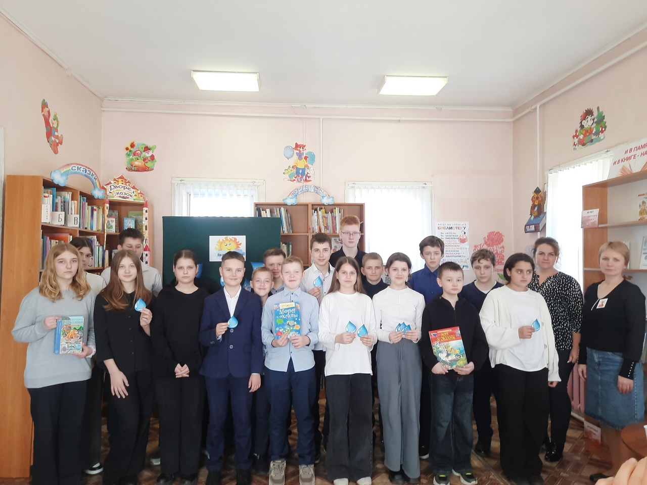 В Суражской городской детской библиотеке для учащихся школы №2 прошёл экочас «Нам водичка верный друг»