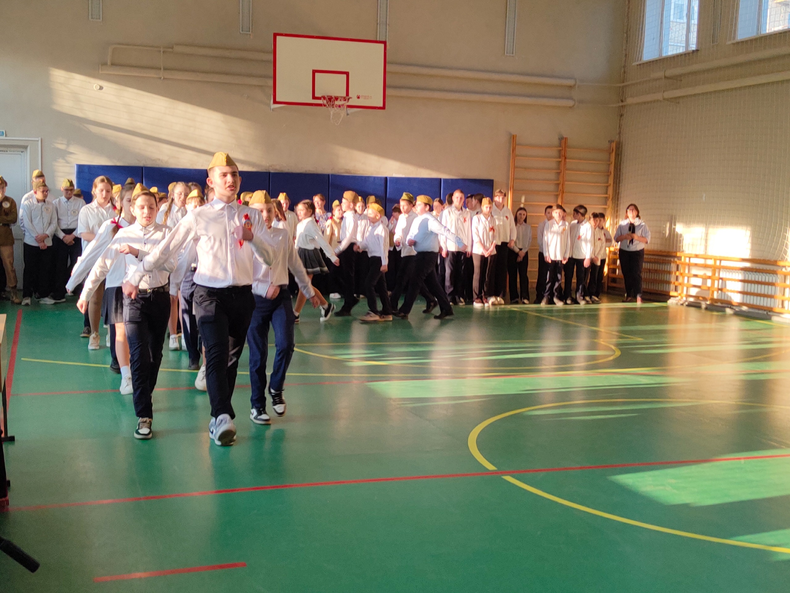 Школе № 1 города Суража прошел конкурс «Смотр строя и песни»