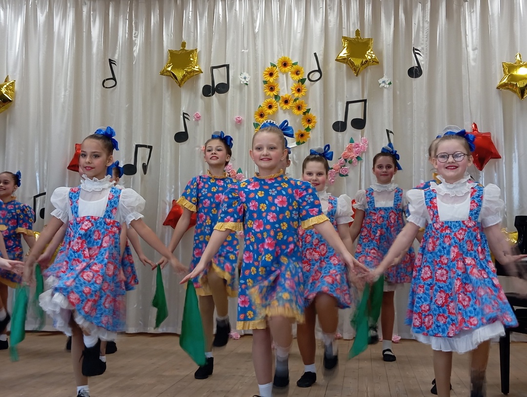 В Суражской детской школе искусств имени А.П.Ковалевского прошел концерт, посвящённый Международному женскому дню 8 Марта.