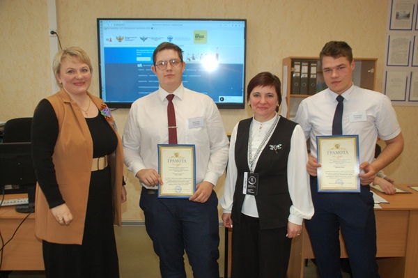 В Суражском СПАТе состоялось мероприятие «Рейтинг успеха: инвестиции в специалистов будущего», которое проходило в формате диалога