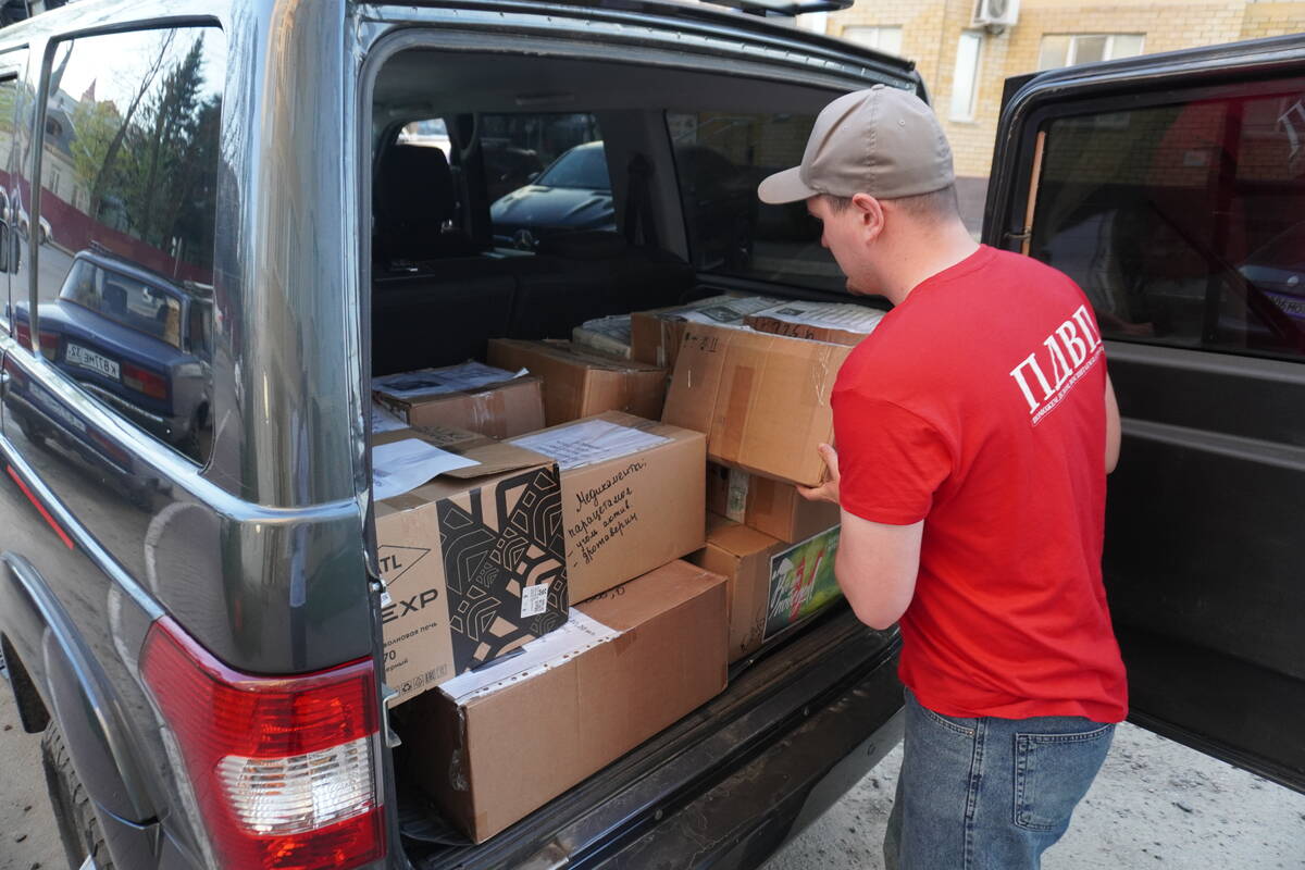 Брянская молодежь доставила медикам на Курском направлении десятки коробок с гумпомощью