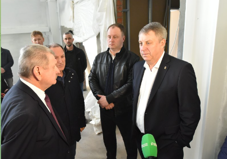 Губернатор Брянской области проверил строительство ФОКа с бассейном в Брасово