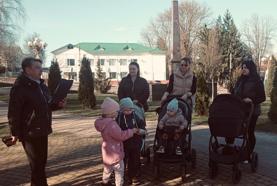 Специалисты Суражского Центра культуры провели час общения, посвященный Дню беременных