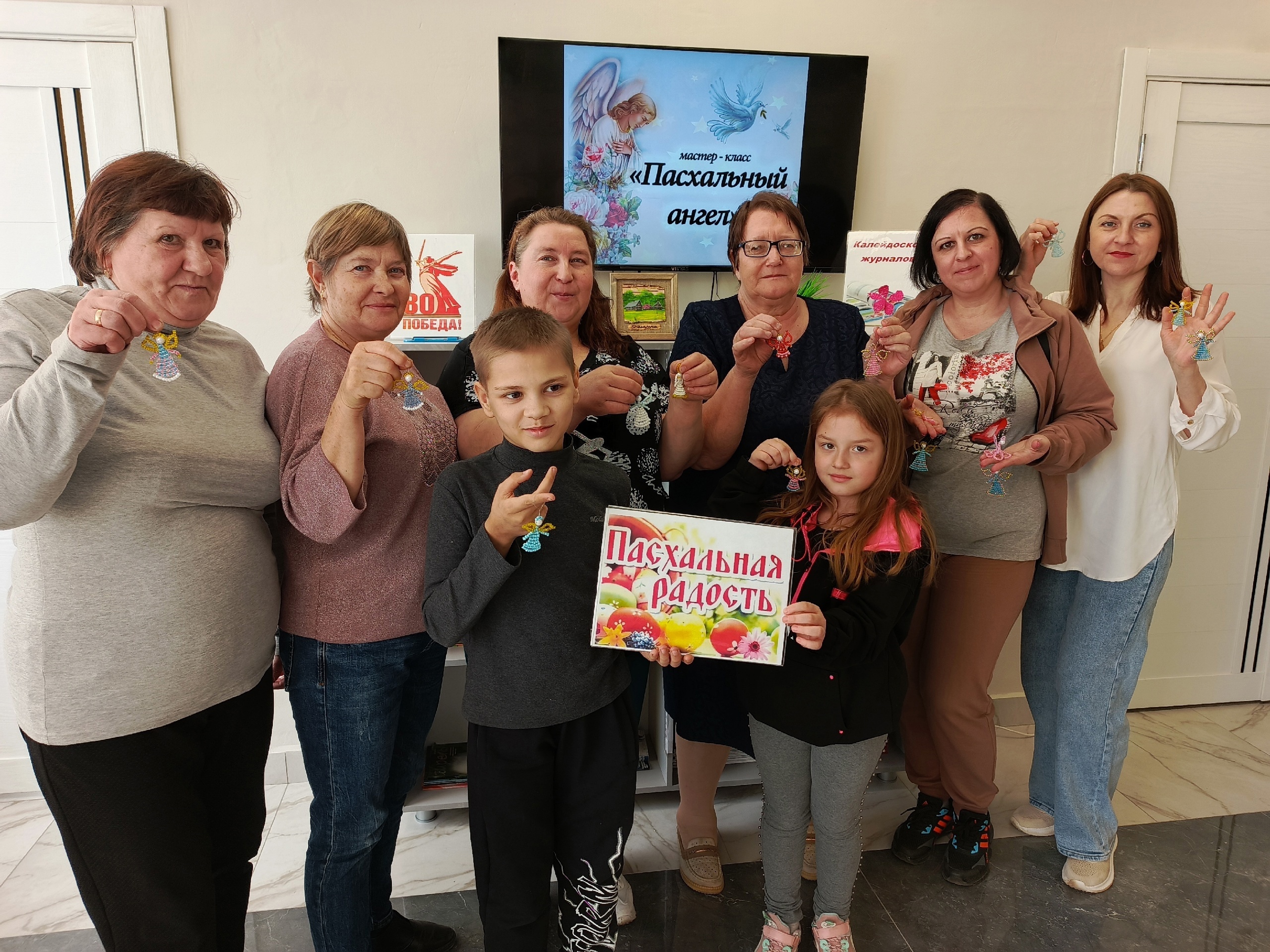 В Суражской районной межпоселенческой библиотеке работает мастерская «Территория творчества»