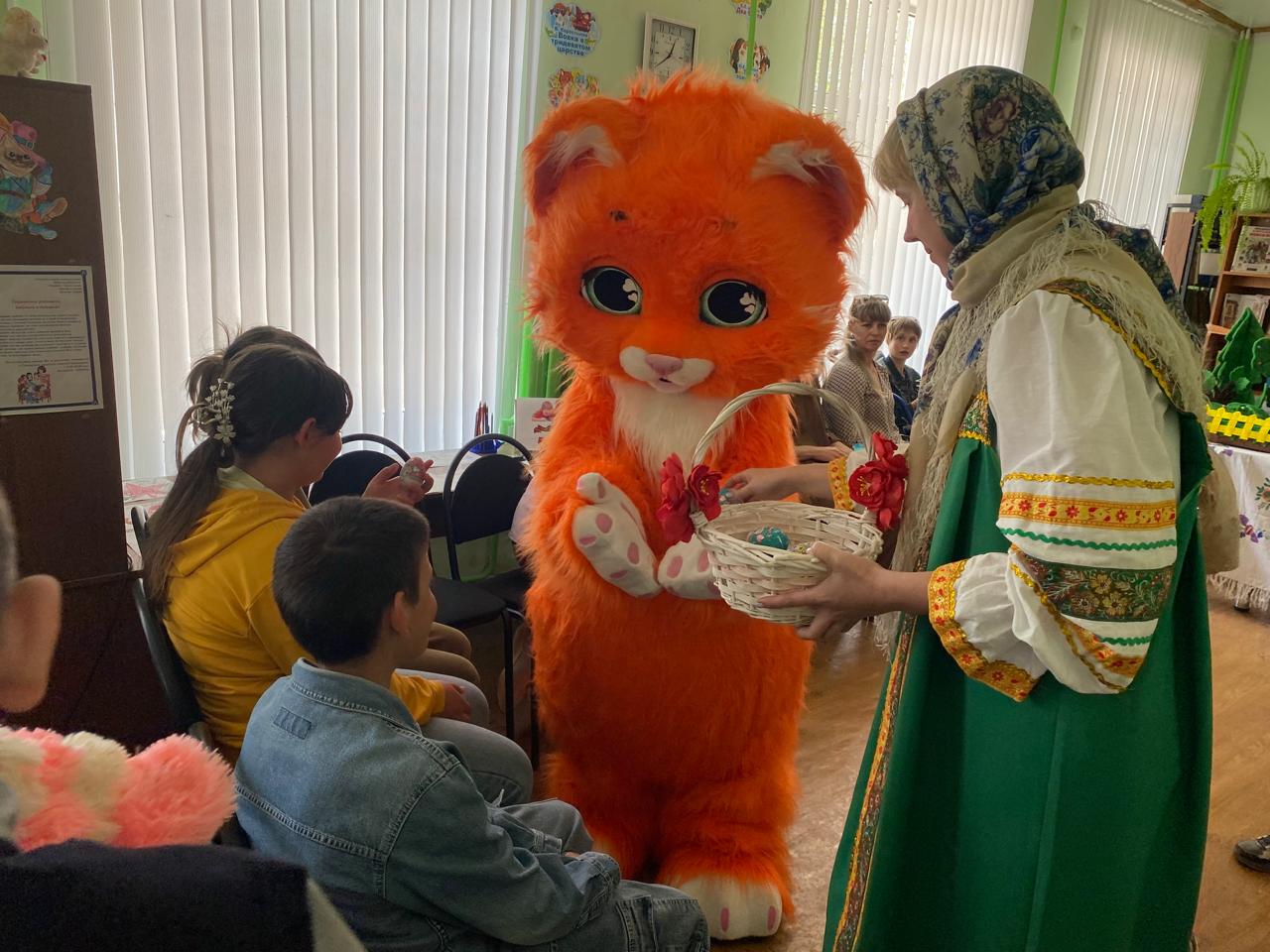 На базе Суражской городской детской библиотеки для детей из центра реабилитации прошла интерактивная сказка «Зонтик»