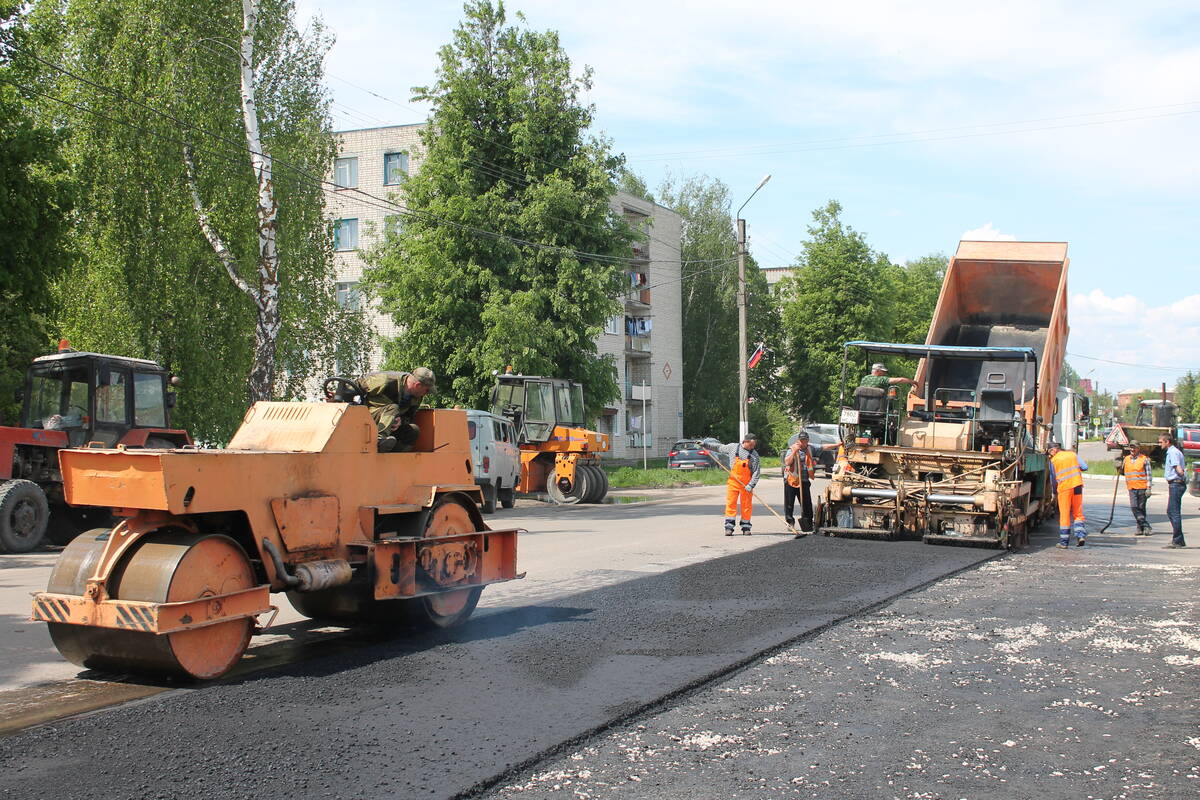 В Стародубе продолжаются работы по восстановлению дорожного полотна