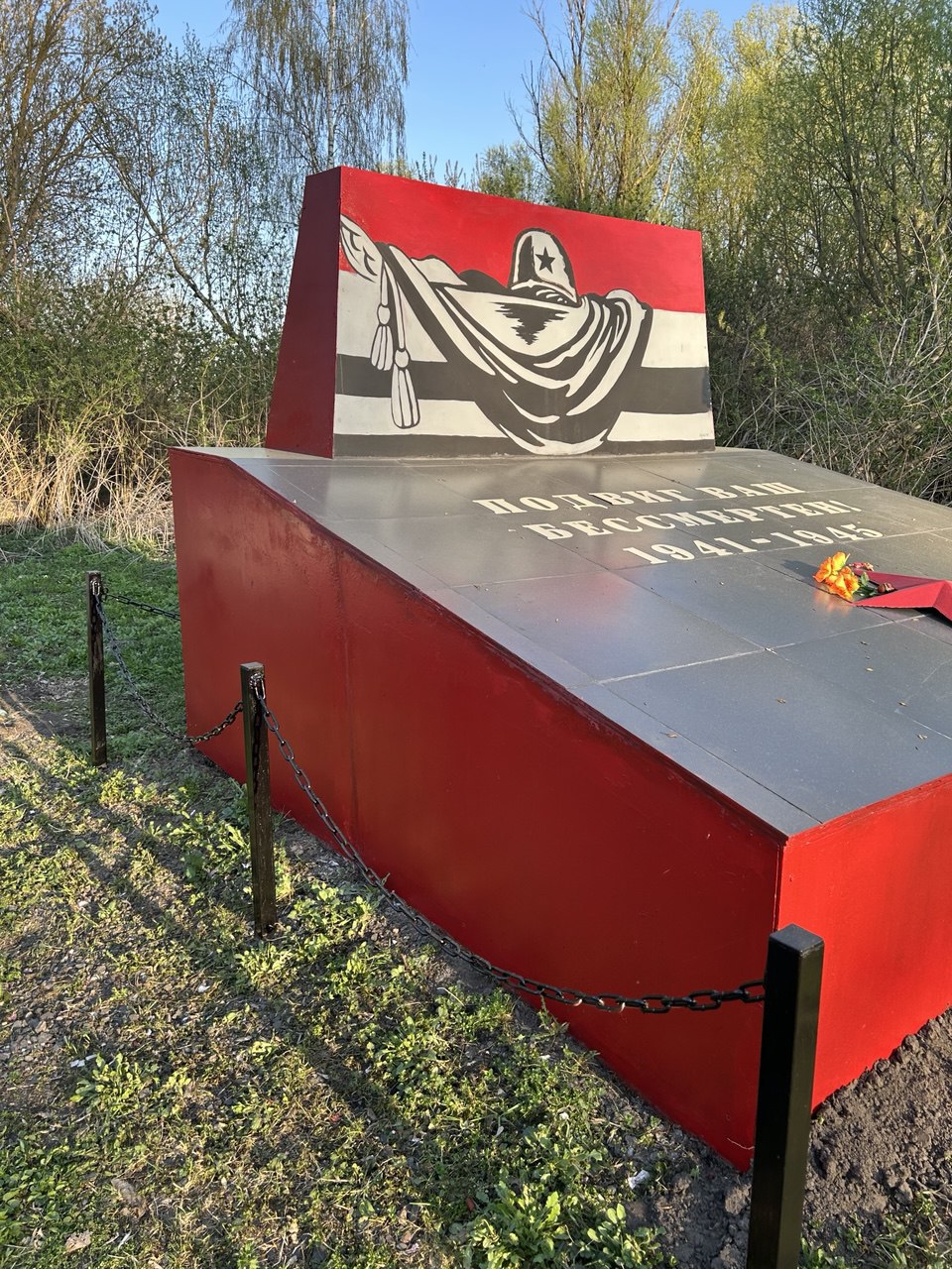 Бойцы БАРС – Брянск приводят в порядок памятники и воинские захоронения