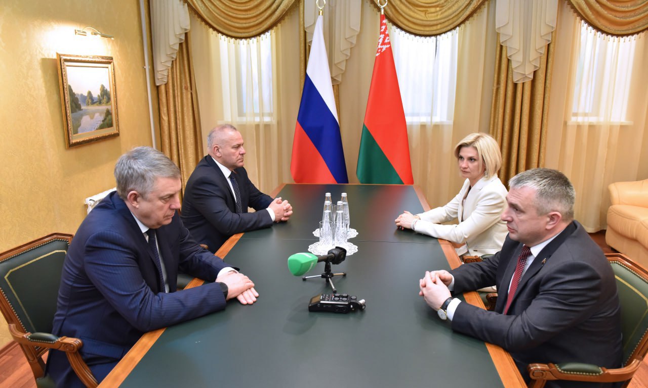 Александр Богомаз провёл встречу с руководителем администрации Гомельской области Крупко