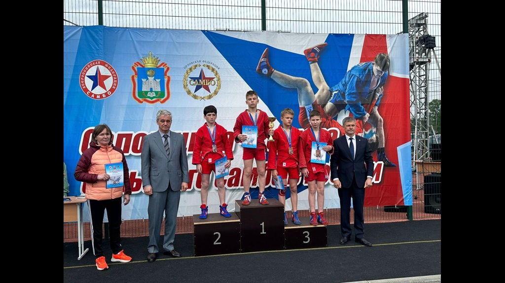 Брянцы взяли золото, серебро и бронзу на турнире по самбо среди сельской молодёжи