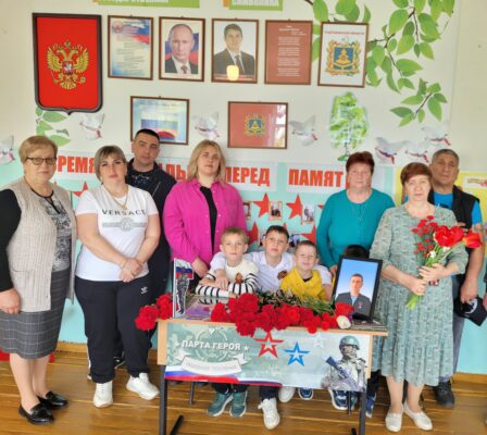 В Усохской школе Трубчевского района прошла торжественная церемония открытия Парты Героя