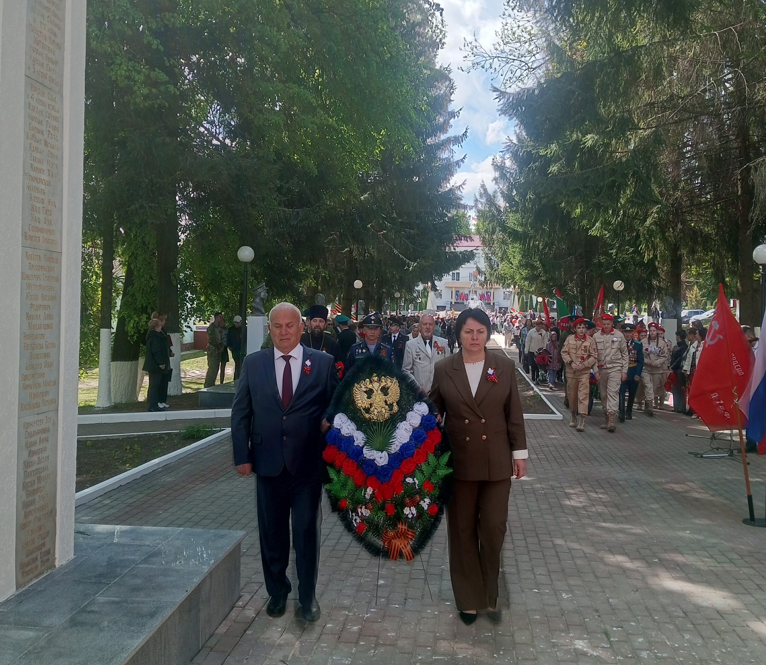 Торжественный митинг, посвященный 80-й годовщине Победы в Великой Отечественной войне, прошел в Сураже Брянской области