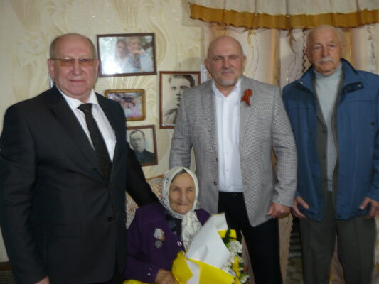 В городе Дятьково Брянской области присвоили звание «Почетный гражданин» блокаднице Анне Яшиной