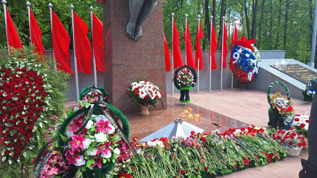 В Бежице зажгли Вечный огонь